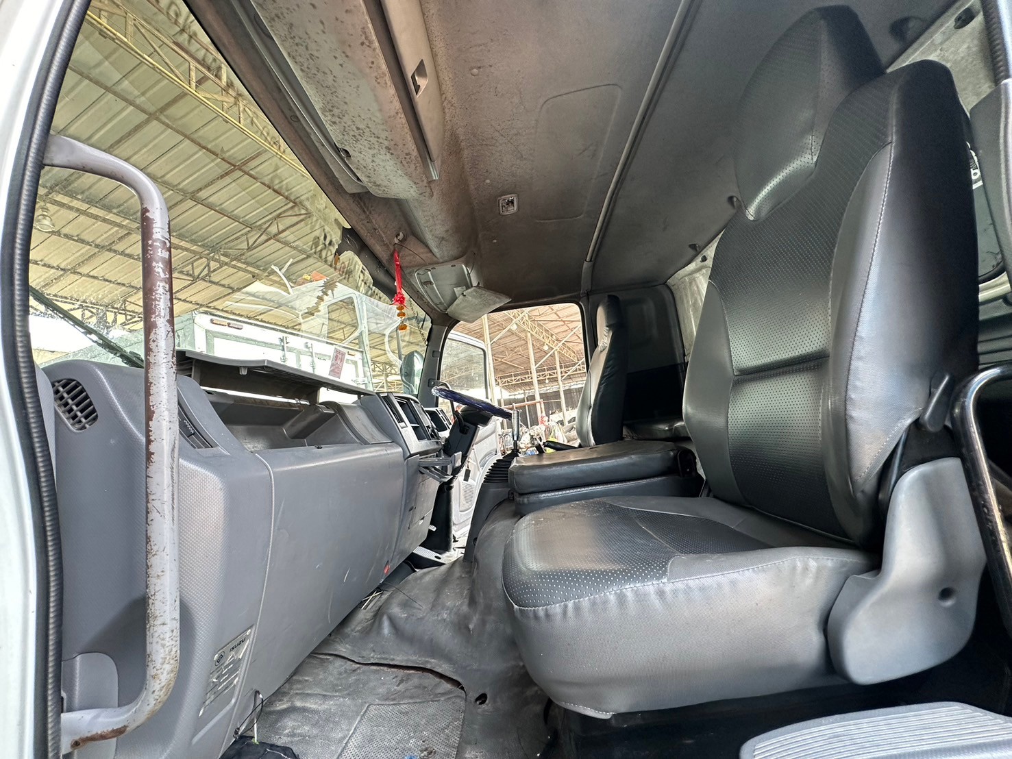 6ล้อตูัทึบ7.5m ISUZU FTR 240 ปี56 ยาว7.5m 750,000(สด)