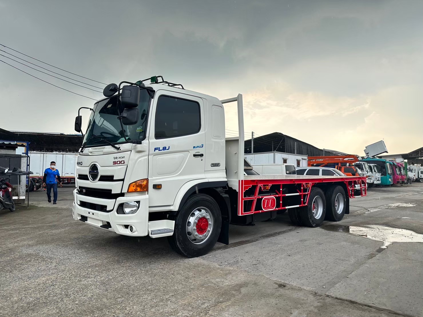 10ล้อพื้นเรียบ7.4 ม.FL8Jมี260แรงHINOปี59 เก็บงาน 1.75ล.4แสนโล