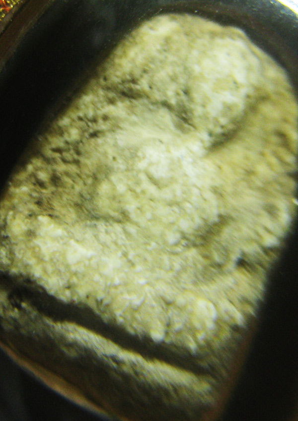 พระกรุวัดพลับ พิมพ์เข่ากว้าง เนื้อผง จ.กรุงเทพ เลี่ยมทองพร้อมบูชา