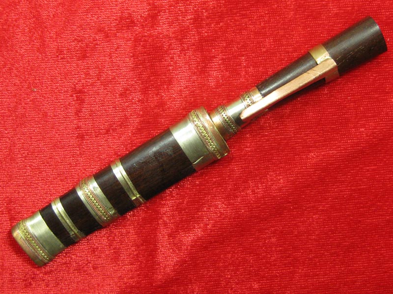 (6) มีดหมอหลวงพ่อคูณ วัดบ้านไร่ ปี 36 (ด้ามไม้ฝักไม้) ออกที่วัดประโดก อ.เมืองนครราชสีมา ปี 2536