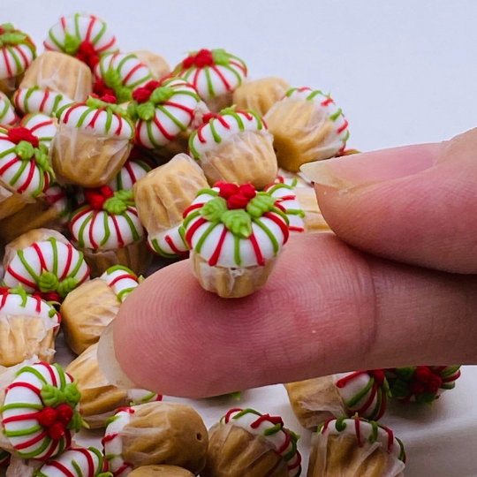 10 pieces Miniature Cupcake (Fake Food) ทำจากดินปั้น อาหารปลอม ขนมปลอม