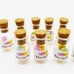 ขวดแก้วจำลองมินิมาการองน้ำตาลชามตกแต่งบ้านตุ๊กตาจิ๋วอาหารเล่นฉากรุ่นบ้านตุ๊กตาขนาดเล็กอุปกรณ์BJDและผู้รักการสะสมของจิ๋ว