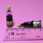 ขวดซอสภูเขาทองจิ๋วในขวดพลาสติกจิ๋วฝาปิดสีเขียวอมเหลืองขนาดจิ๋วสำหรับประดับร้านขายอาหารตามสั่งจิ๋ว