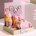โมเดลจำลองบ้านตุ๊กตาจิ๋วสีชมพูสำหรับสายหวานแบบจำลองห้องนอนrabbit pink girl
