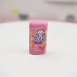 ขนมจิ๋วจำลองกูลิโก๊ะรสสตอเบอรี่เหมาะกับผู้ที่ต้องการสะสมของจิ๋วงานเรซิ่นจำลองประดิษฐ์ประดับเคสมือถือ