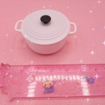 หม้อจิ๋วสีขาวสำหรับงานตกแต่งดินปั้นจิ๋วร้านขายข้าวแกงจิ๋ว