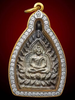 เหรียญเจ้าสัว 2 หลวงปู่เจือ วัดกลางบางแก้ว เนื้อเงิน ปี 2535 เลี่ยมทองฝังเพชร cz