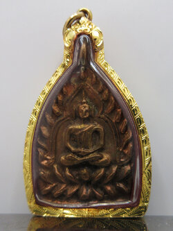 (เลข 27033) เหรียญหล่อเจ้าสัว3 พิมพ์ใหญ่ เนื้อทองแดง บล็อกทองคำนิยม ไหล่จุดหลังจิก เลี่ยมทองพร้อมบูชา เลข 27033