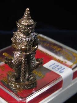 (1036) ท้าวเวสสุวรรณ รุ่นเทพประทานพร เนื้อสัตตะผิวรุ้ง หมายเลข 1036