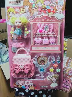 แผงตุ๊กตา ชุดแต่งตัว ของเล่น ของเล่นเด็ก ของเล่นบทบาทสมมุติ ของเล่นเสริมจิตนาการ