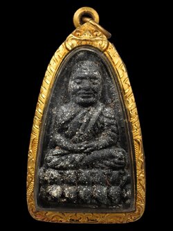 (1) หลวงปู่ทวด เนื้อว่าน ปี 24 พิมพ์ใหญ่ สภาพสวย สมบูรณ์ เลี่ยมทองแท้หนาๆ