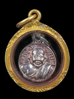 หัวนะโม หลวงปู่ทวด วัดช้างให้ เนื้อเงิน ลงถม ปี06 หูเชื่อม ห่วงเชื่อม สวยมากๆ หายาก เลี่ยมทองพร้อมบูชา