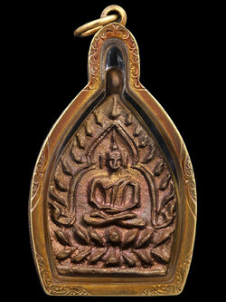 เหรียญเจ้าสัว 2 หลวงปู่เจือ วัดกลางบางแก้ว เนื้อทองแดง ปี 2535 สภาพสวยๆ เลี่ยมทองพร้อมบูชา