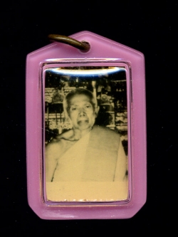 (11) รูปถ่าย หลวงปู่ทิม วัดละหารไร่ ปี 08 ออกวัดป่าประดู่ หลังจาร ยันต์อะ