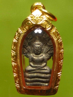 (1) ลพ.คูณ วัดบ้านไร่ ปรกใบมะขาม รุ่นเสาร์ห้า รุ่นคูณพันล้าน ปี 2537 เนื้อนวะ เลี่ยมทองพร้อมบูชา