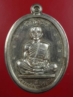 (5) เหรียญเจริญพรเต็มองค์ ประคตแหลม เนื้อเงิน ไม่ตัดปีกปี 36 โค๊ต ๙ เก้าตัวสวยๆ