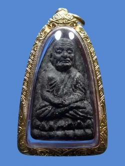 (2) หลวงปู่ทวด เนื้อว่าน ปี 24 พิมพ์กลาง เลี่ยมทอง พร้อมบัตร