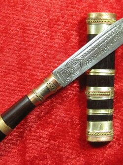 (27) มีดหมอหลวงพ่อคูณ วัดบ้านไร่ ปี 36 (ด้ามไม้ฝักไม้) ออกที่วัดประโดก อ.เมืองนครราชสีมา ปี 2536