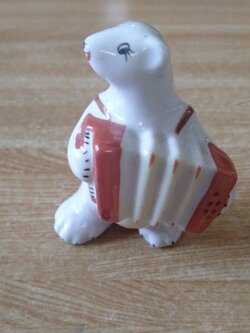 ตุ๊กตาหมีเล่นหีบเพลง