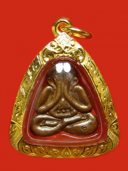 พระปิดตาญาณวิทยาคม 72 เนื้อทองแดง หลังหลวงพ่อคูณ ปี 2537 เลี่ยมทองกันน้ำ