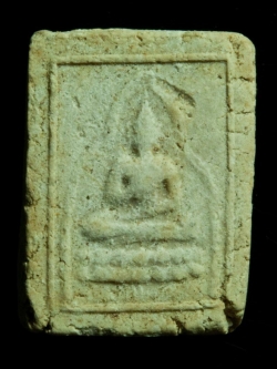 (7) พระผงของขวัญ วัดเกาะจันทร์ หลังยันต์อุ