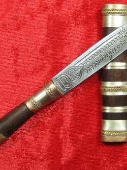 (12) มีดหมอหลวงพ่อคูณ วัดบ้านไร่ ปี 36 (ด้ามไม้ฝักไม้) ออกที่วัดประโดก อ.เมืองนครราชสีมา ปี 2536