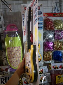 กีตาร์ใส่ถ่านมีเสียมีไฟ กีตาร์เด็ก กีตาร์ของเล่น ของเล่นเด็ก ของเล่นฝึกทักษะ ของเล่นเสริมจิตนาการ