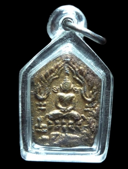 พระขุนแผนผงพรายกุมารรุ่นสากหัก พิมพ์เล็ก เนื้อดำ ทาทองด้านหน้า เลี่ยมพลาสติกกันน้ำ หายากครับ