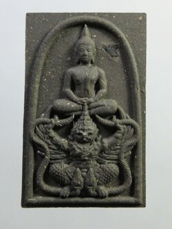 (19) พระสมเด็จทรงครุฑ หลวงปู่ผาด วัดไร่ ปี 2554 เนื้อว่านกากยายักษ์