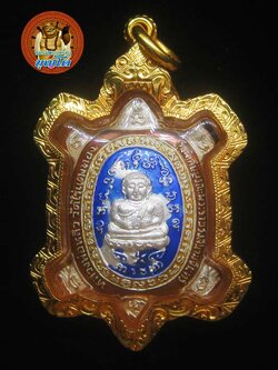 (01) เหรียญพญาเต่า รุ่นบูรณะพระราชวังสนามจันทร์ ปี 2538 เนื้อเงินลงยา เลี่ยมทองพร้อมบูชา