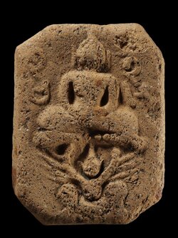 หลวงพ่อปาน พิมพ์ทรงครุฑเล็ก วัดบางนมโค จ.อยุธยา ปี 2460 ผงอุดเดิมๆ