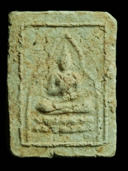 พระผงของขวัญ วัดเกาะจันทร์ หลังยันต์อุ มวลสารเดียวกับพระผงของขวัญ วัดปากน้ำ