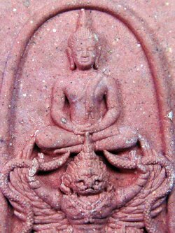 สมเด็จทรงครุฑ เนื้อผงว่าน (สีชมพู) ฝังตระกรุดเงิน 1 ดอก ปี2554