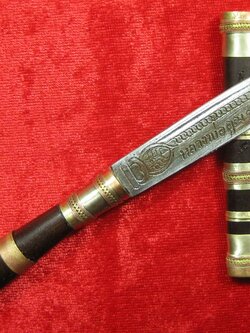 (18) มีดหมอหลวงพ่อคูณ วัดบ้านไร่ ปี 36 (ด้ามไม้ฝักไม้) ออกที่วัดประโดก อ.เมืองนครราชสีมา ปี 2536