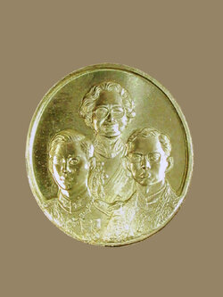 เหรียญที่ระลึก 3 พระองค์ 89 พรรษาสมเด็จย่า ปี2532 เนื้อทองคำ พิมพ์ใหญ่ 15.2กรัม สภาพสวยมากพร้อมกล่อง