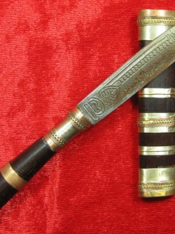 (5) มีดหมอหลวงพ่อคูณ วัดบ้านไร่ ปี 36 (ด้ามไม้ฝักไม้) ออกที่วัดประโดก อ.เมืองนครราชสีมา ปี 2536