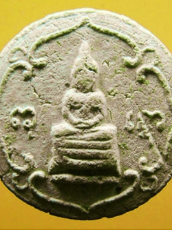 (6) พระจันลอย รุ่นแรก ปี 2507 หลังยันต์เฑาะว์ เนื้อผงพุทธคุณ พร้อมบัตรรับรอง