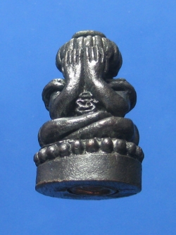 (1) พระกริ่งปิดตาหัวฟักทอง เนื้อโลหะ ลพ.คูณ วัดบ้านไร่ รุ่นบารมี 71 ปี 2536