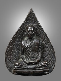 รูปเหมือนใบโพธิ์หลวงปู่โต๊ะ วัดประดู่ฉิมพลี เนื้อนวะโลหะ ปี 23