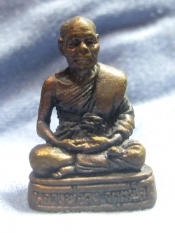 (02) รูปหล่อหลวงพ่อคง วัดเขาสมโภชน์ จ.ลพบุรี รุ่นไตรมาส ปี 2537 เนื้อนวะโลหะ