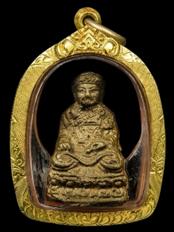 รูปหล่อ ไต้ฮงกง รุ่น2 พิมพ์หมวกกลึง นิยม เนื้อทองเหลือง (ทองผสม) เลี่ยมทองกันน้ำพร้อมบูชา