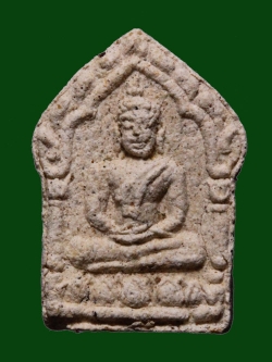 (4) ขุนแผนจิ๋วหรือขุนแผนหลังนะฤๅชัย เนื้อ ผงพรายกุมาร ปี 30 หลวงพ่อสาคร วัดหนองกรับ