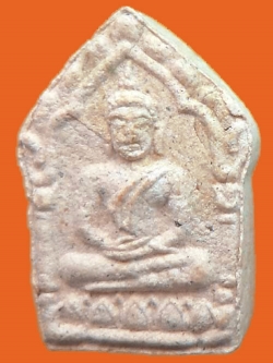 (7) ขุนแผนจิ๋วหรือขุนแผนหลังนะฤๅชัย เนื้อ ผงพรายกุมาร ปี 30 หลวงพ่อสาคร วัดหนองกรับ