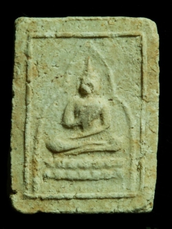 (6) พระผงของขวัญ วัดเกาะจันทร์ หลังยันต์อุ