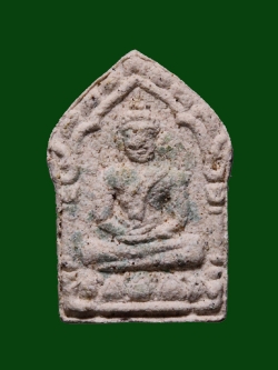 (3) ขุนแผนจิ๋วหรือขุนแผนหลังนะฤๅชัย ผงพรายกุมาร เนื้อขาว ปี 30 หลวงพ่อสาคร วัดหนองกรับ