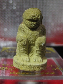 (05) หนุมานชมภูนุช รุ่นพระเจ้าห้าพระองค์ เนื้อผงว่าน108 ปลุกเสก 5 พิธี ตั้งแต่ปี 2543-2544