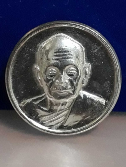 (02) เหรียญที่ระลึกทำบุญครบ 100 วัน หลวงพ่อคง วัดเขาสมโภชน์ ลพบุรี ปี 37 เนื้อเงิน