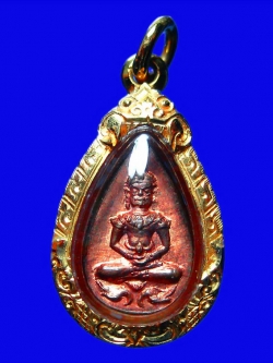 (1) พระหยดน้ำยอดขุนพล หลวงปู่โต๊ะ ปี21 เนื้อทองแดง สภาพสวยมากผิวไฟแดงแป๊ดพร้อมเลี่ยมทองยกซุ้ม