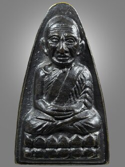 หลวงปู่ทวด วัดช้างให้ ปี2508 พิมพ์เตารีด เนื้อทองเหลืองรมดำ บล๊อคหน้ายักษ์ หลังตัวหนังสือใหญ่ สภาพสวย