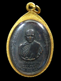 เหรียญหลวงพ่อแดง วัดเขาบันไดอิฐ (( รุ่น จปร. หลังขีด นิยม )) เนื้อทองแดง ปี 2513 สภาพสวย ตอกโค๊ต เลี่ยมทอง